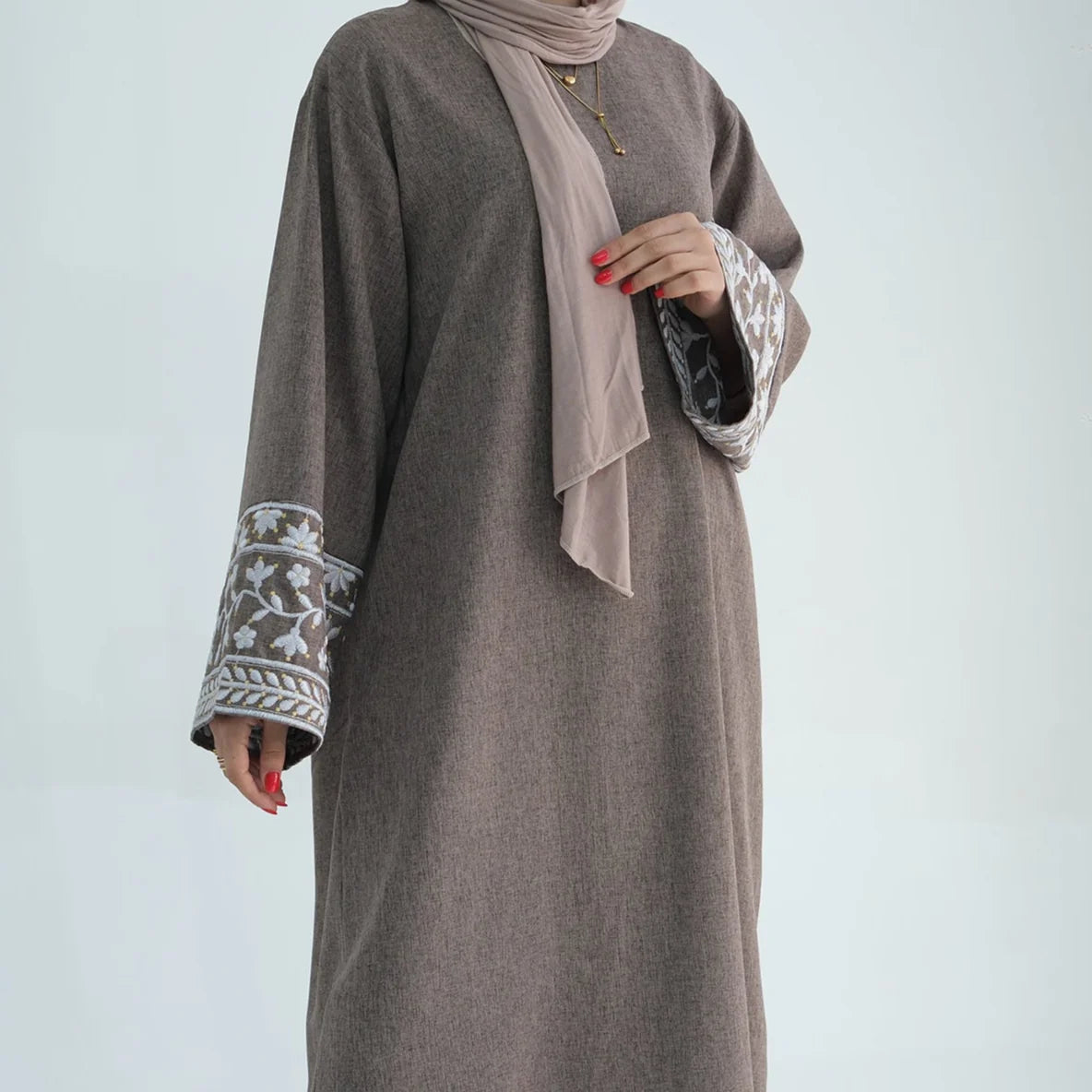 Linen Closed Abaya - Embroidered Sleeves