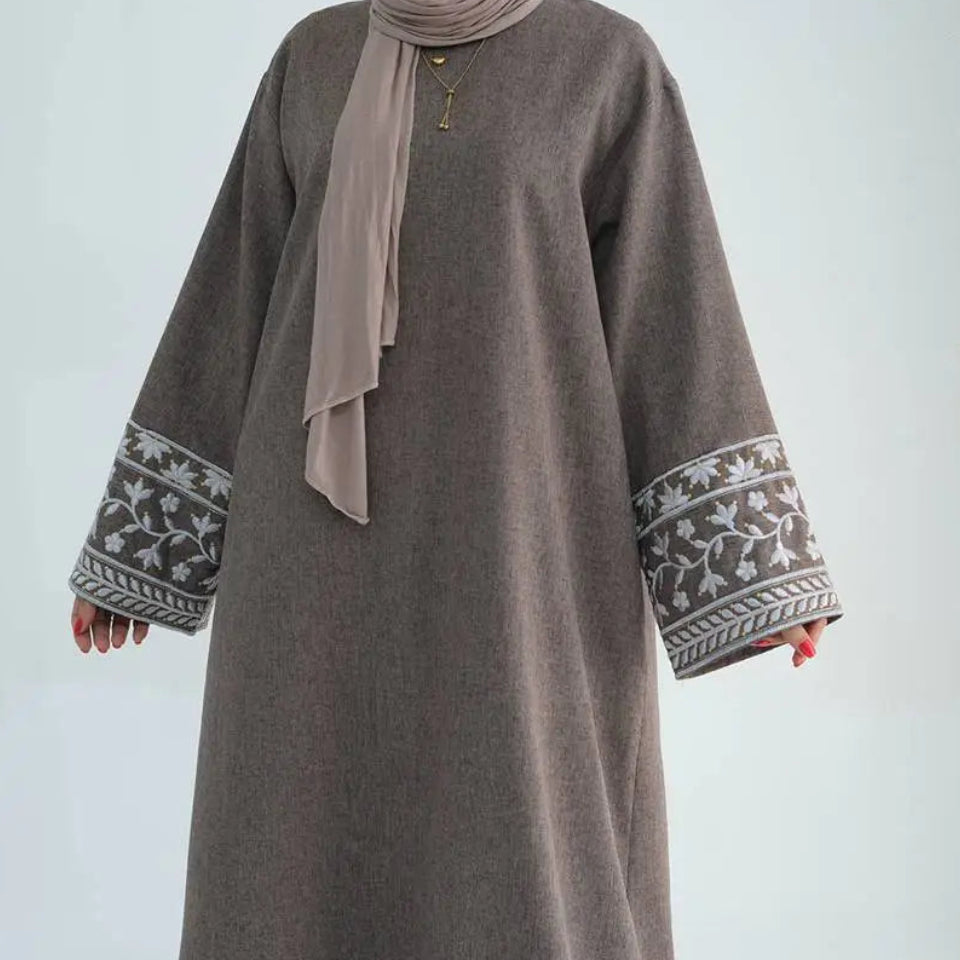 Linen Closed Abaya - Embroidered Sleeves